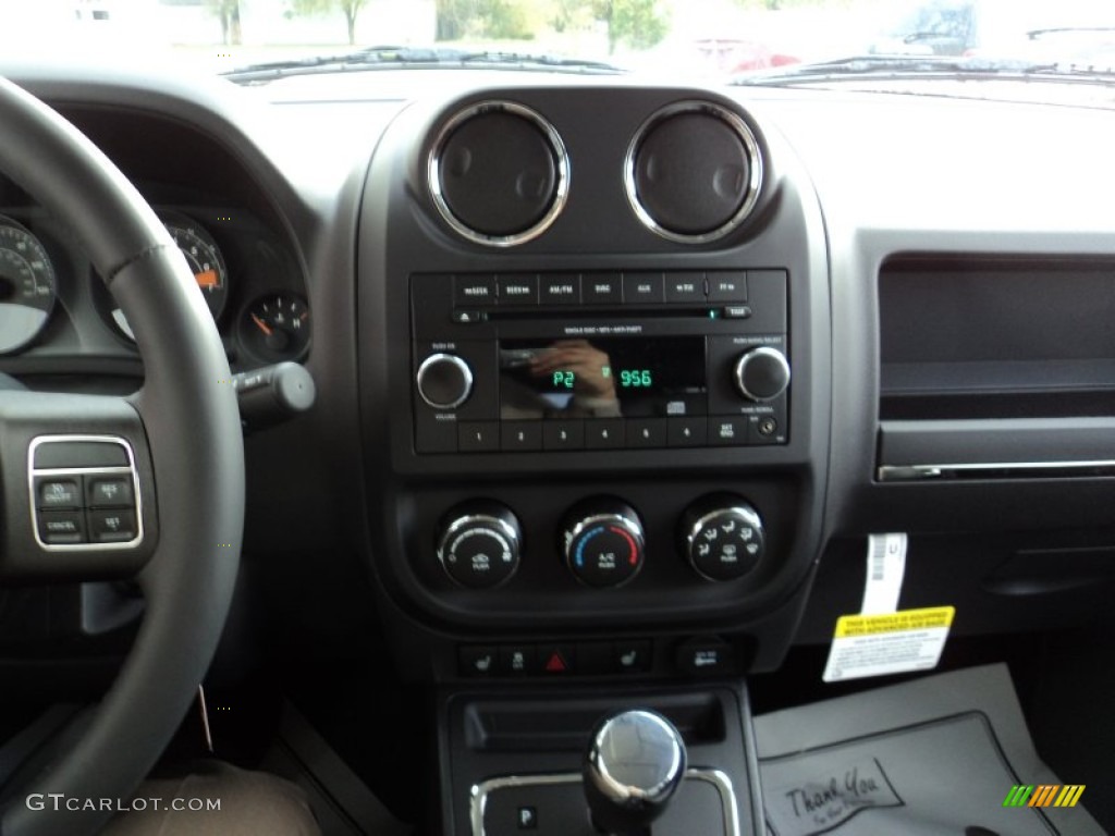 2015 Jeep Patriot High Altitude 4x4 Controls Photos