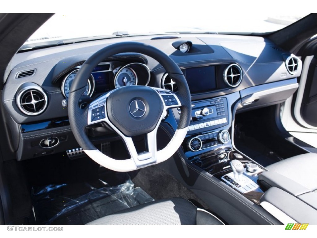 2015 Mercedes-Benz SL 550 White Arrow Edition Roadster White Arrow Edition/Black Dashboard Photo #98367789