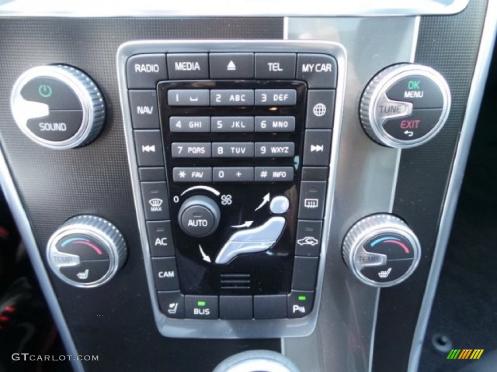 2015 Volvo XC60 T6 AWD R-Design Controls Photo #98367816
