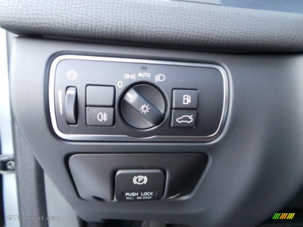 2015 Volvo XC60 T6 AWD R-Design Controls Photo #98367855