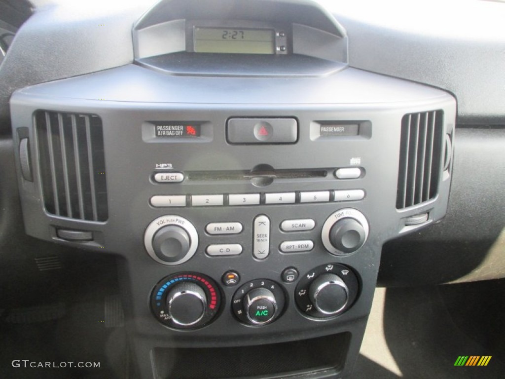 2007 Mitsubishi Endeavor LS AWD Controls Photo #98380878