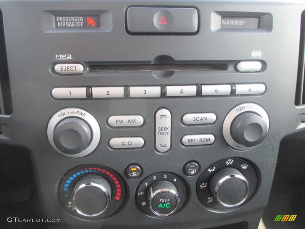 2007 Mitsubishi Endeavor LS AWD Controls Photo #98380905