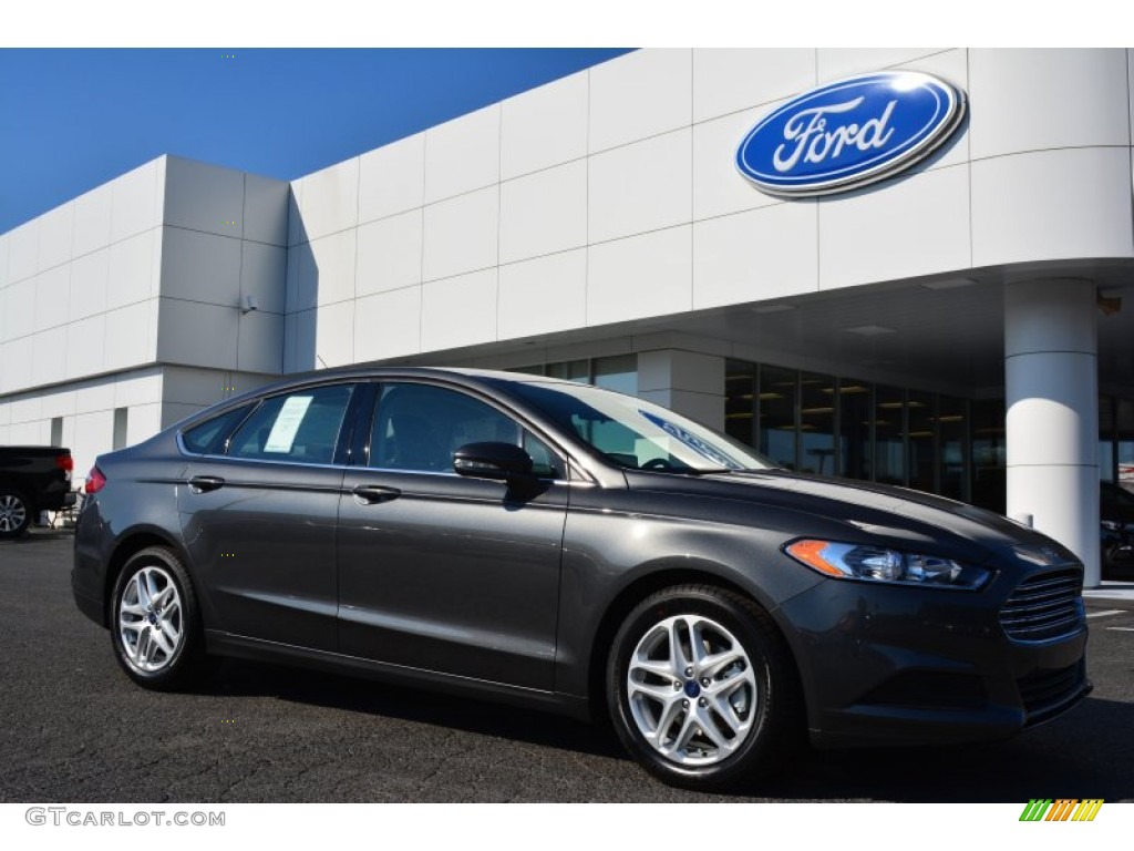 2015 Fusion SE - Magnetic Metallic / Charcoal Black photo #1