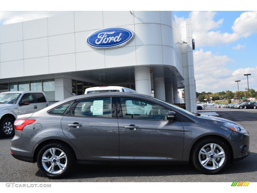 2014 Focus SE Sedan - Sterling Gray / Charcoal Black photo #2