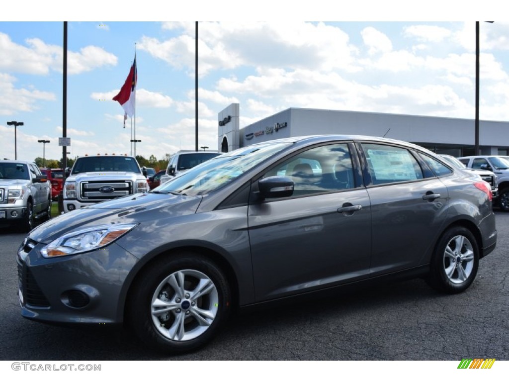 2014 Focus SE Sedan - Sterling Gray / Charcoal Black photo #3