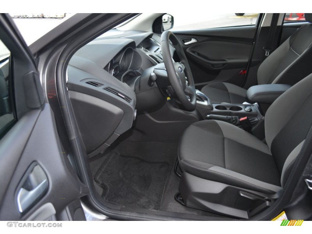 2014 Focus SE Sedan - Sterling Gray / Charcoal Black photo #6