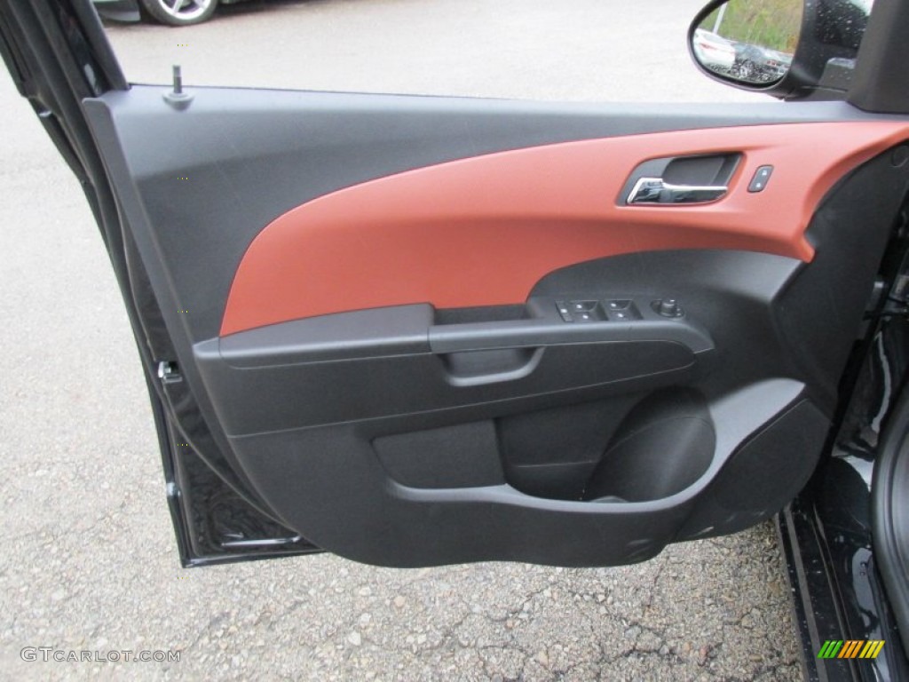 2015 Chevrolet Sonic LT Sedan Jet Black/Brick Door Panel Photo #98402354