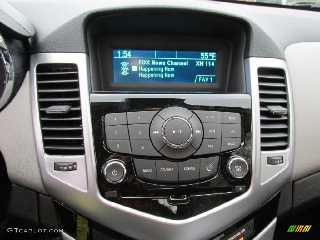 2015 Chevrolet Cruze LT Controls Photo #98403358
