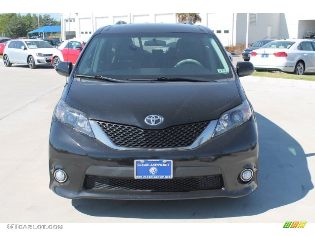 2011 Sienna SE - Black / Dark Charcoal photo #3