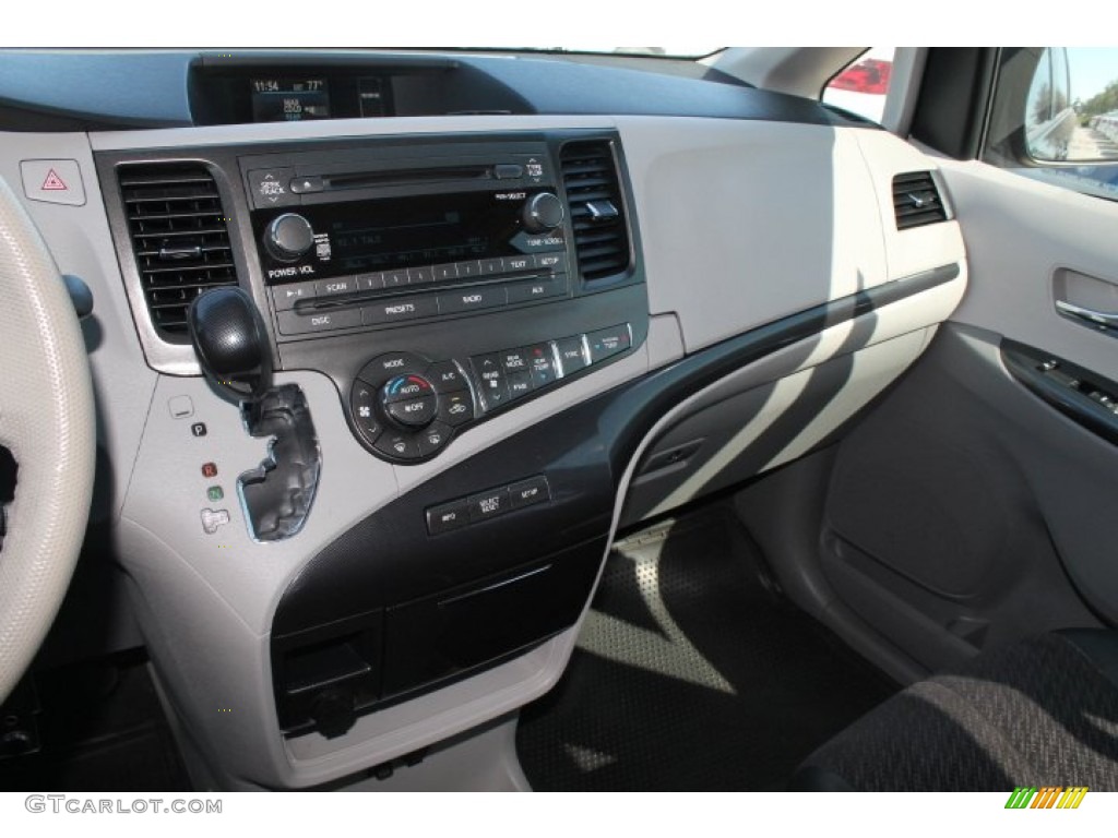 2011 Sienna SE - Black / Dark Charcoal photo #17