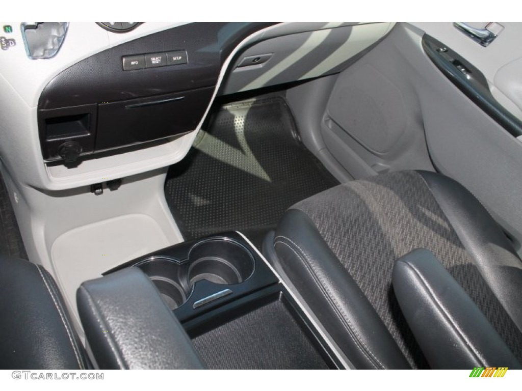 2011 Sienna SE - Black / Dark Charcoal photo #18