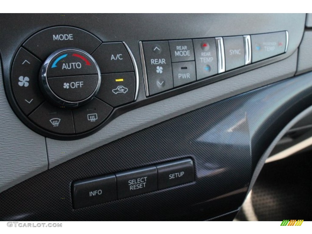 2011 Sienna SE - Black / Dark Charcoal photo #24