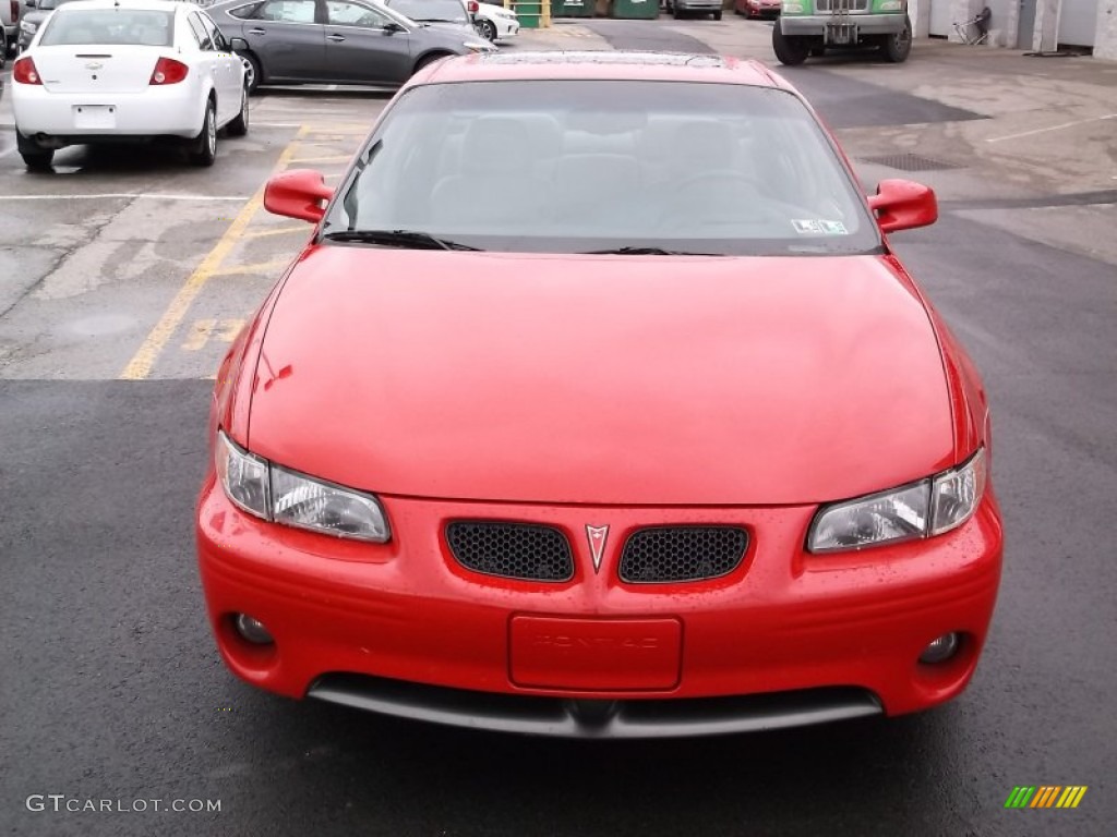 2002 Grand Prix GT Sedan - Bright Red / Gray photo #4