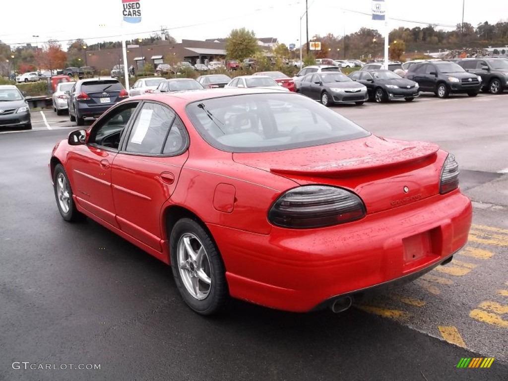 2002 Grand Prix GT Sedan - Bright Red / Gray photo #8