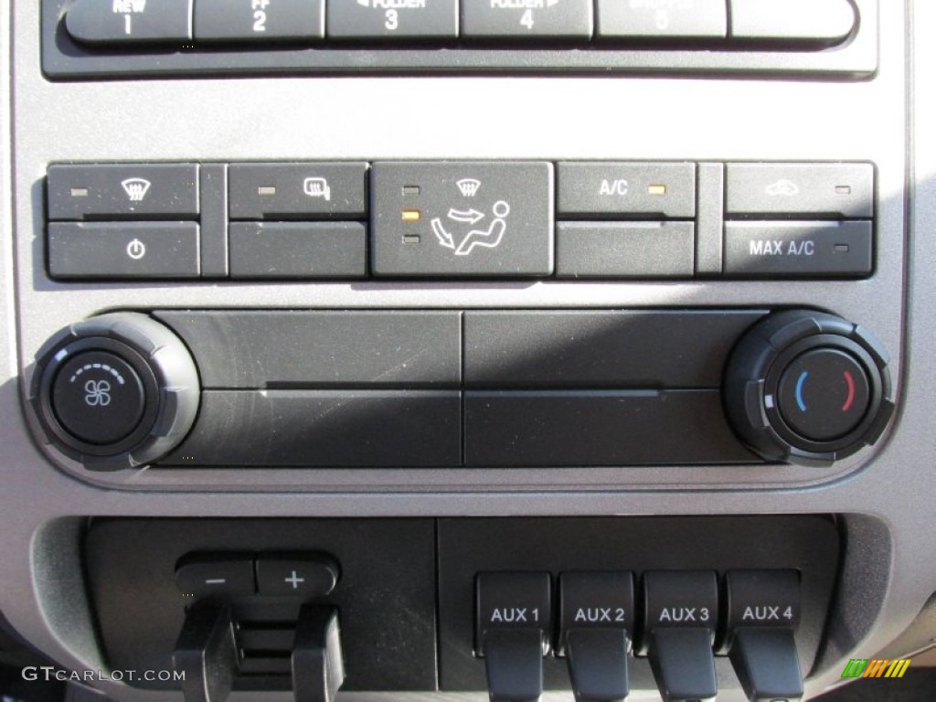 2015 Ford F350 Super Duty XLT Crew Cab 4x4 DRW Controls Photo #98436449