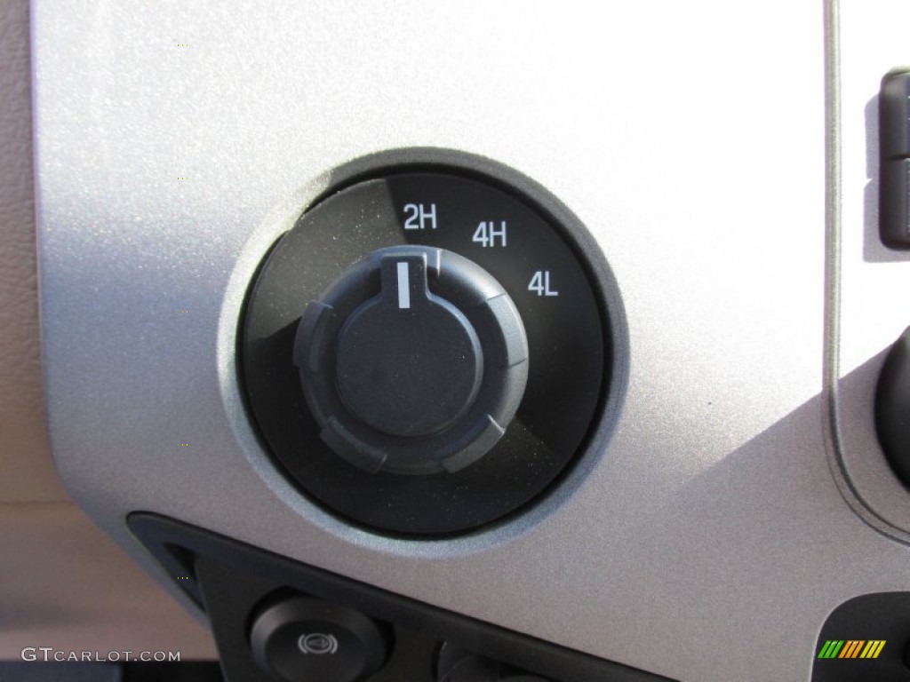 2015 Ford F350 Super Duty XLT Crew Cab 4x4 DRW Controls Photo #98436548