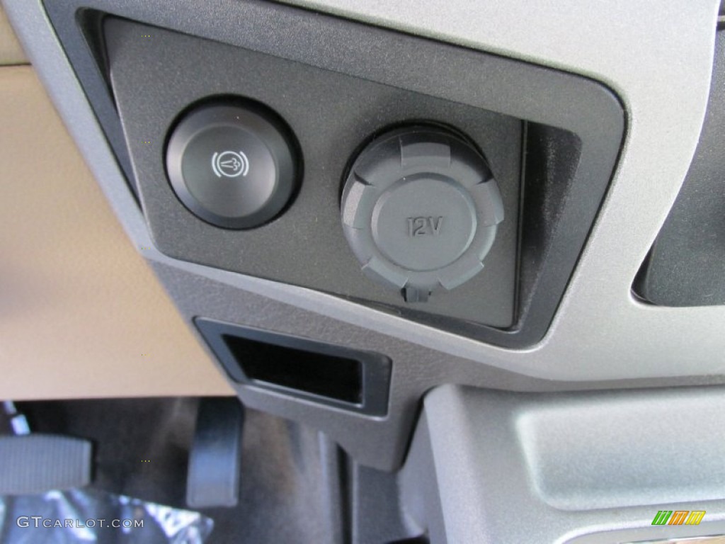 2015 Ford F350 Super Duty XLT Crew Cab 4x4 DRW Controls Photo #98436575