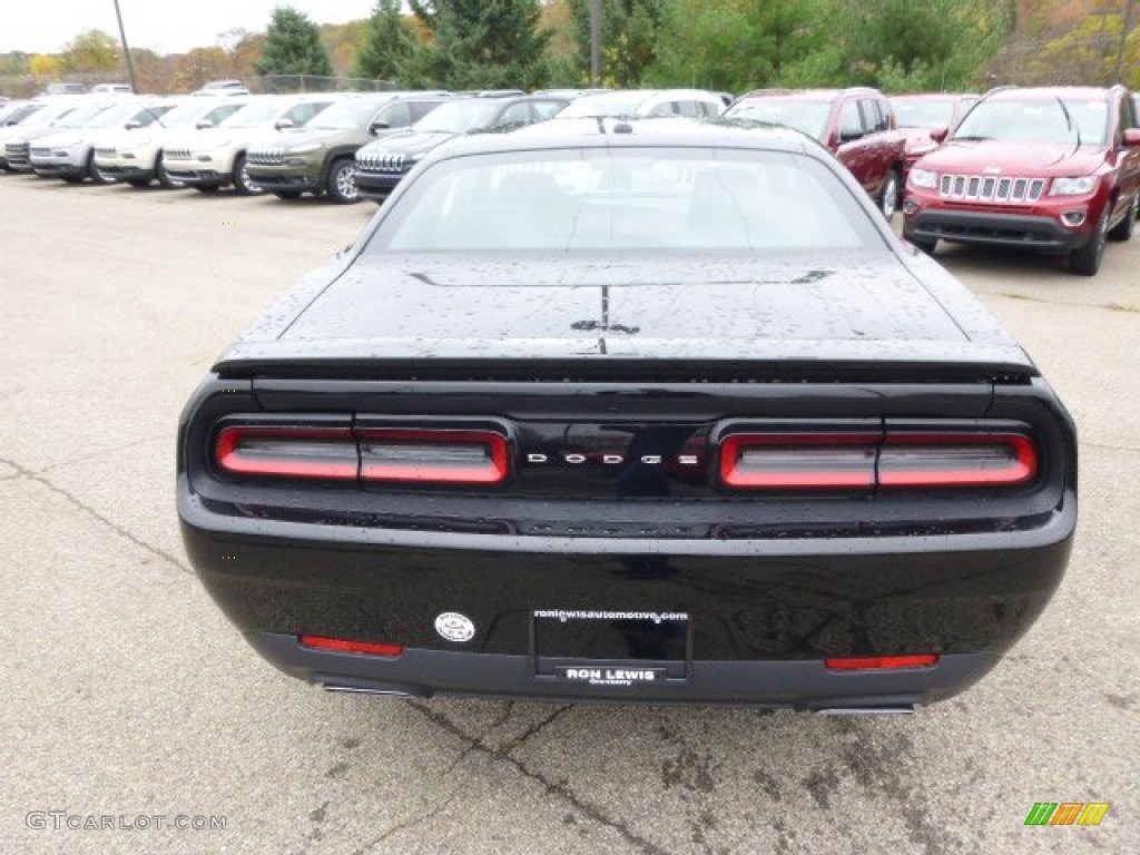 2015 Challenger R/T - Phantom Black Tri-Coat Pearl / Black photo #7