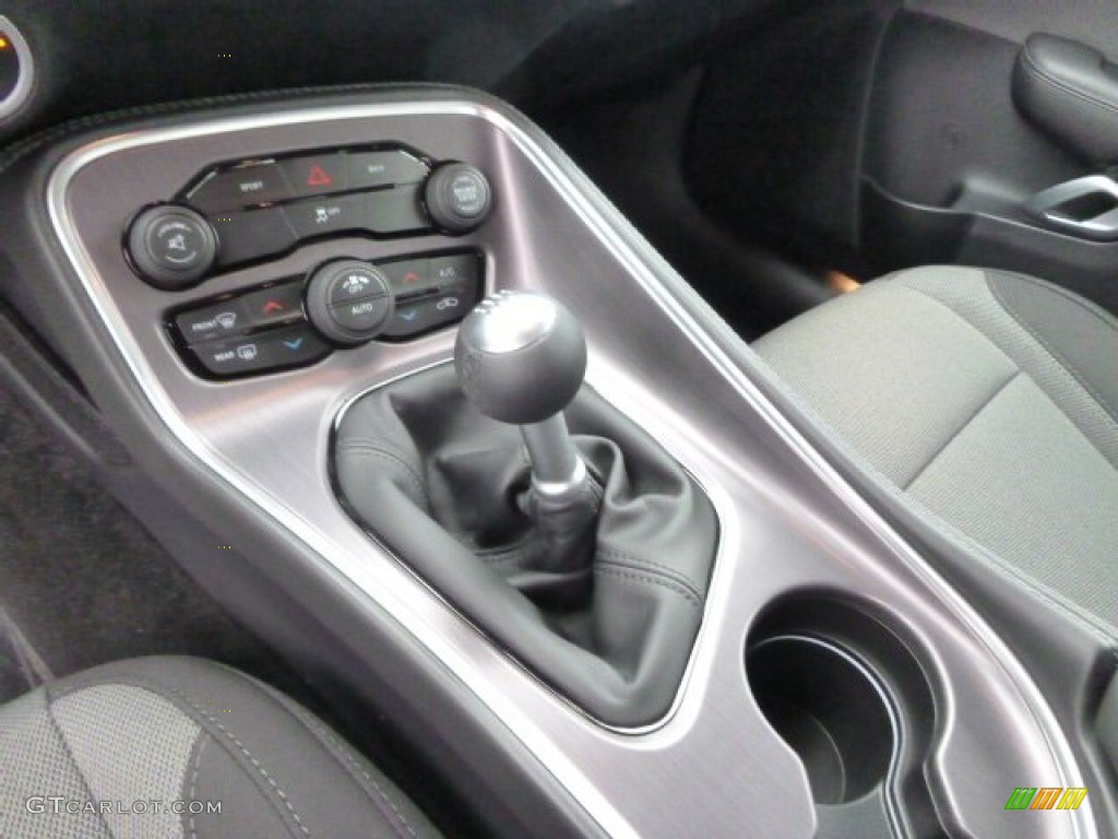2015 Challenger R/T - Phantom Black Tri-Coat Pearl / Black photo #17