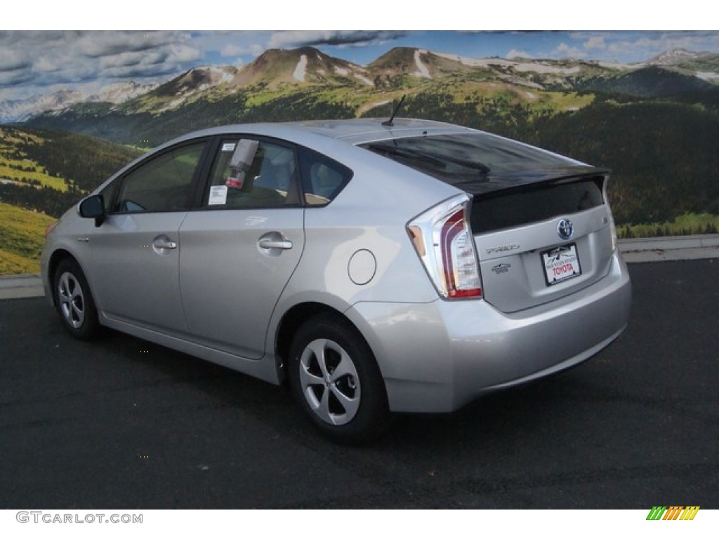 2015 Prius Two Hybrid - Classic Silver Metallic / Misty Gray photo #3