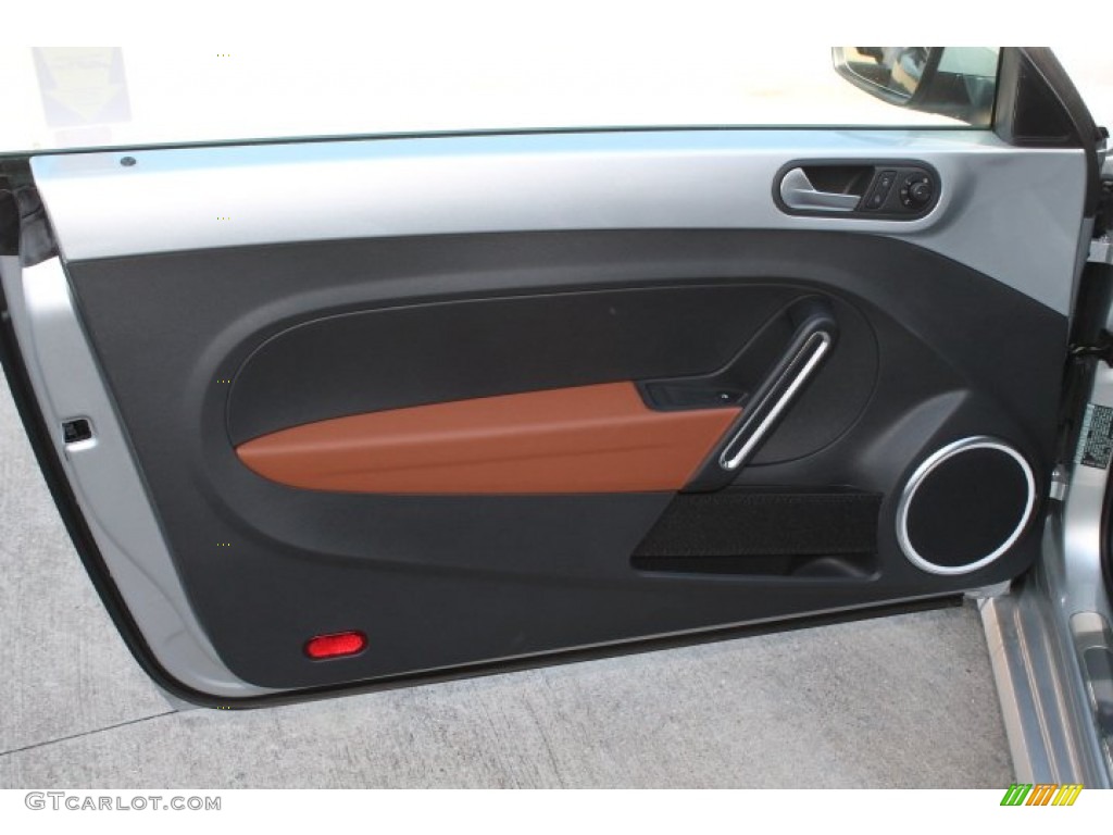 2015 Volkswagen Beetle 1.8T Classic Beige/Brown Cloth Door Panel Photo #98455829