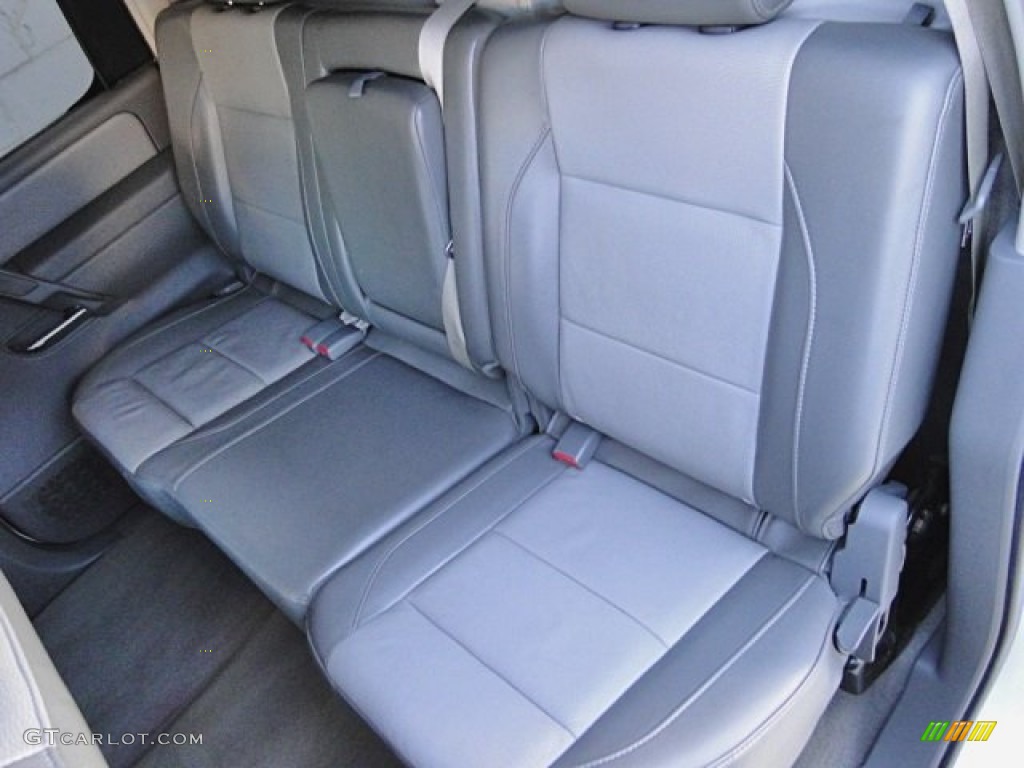 2006 Titan LE Crew Cab 4x4 - White / Graphite/Titanium photo #10
