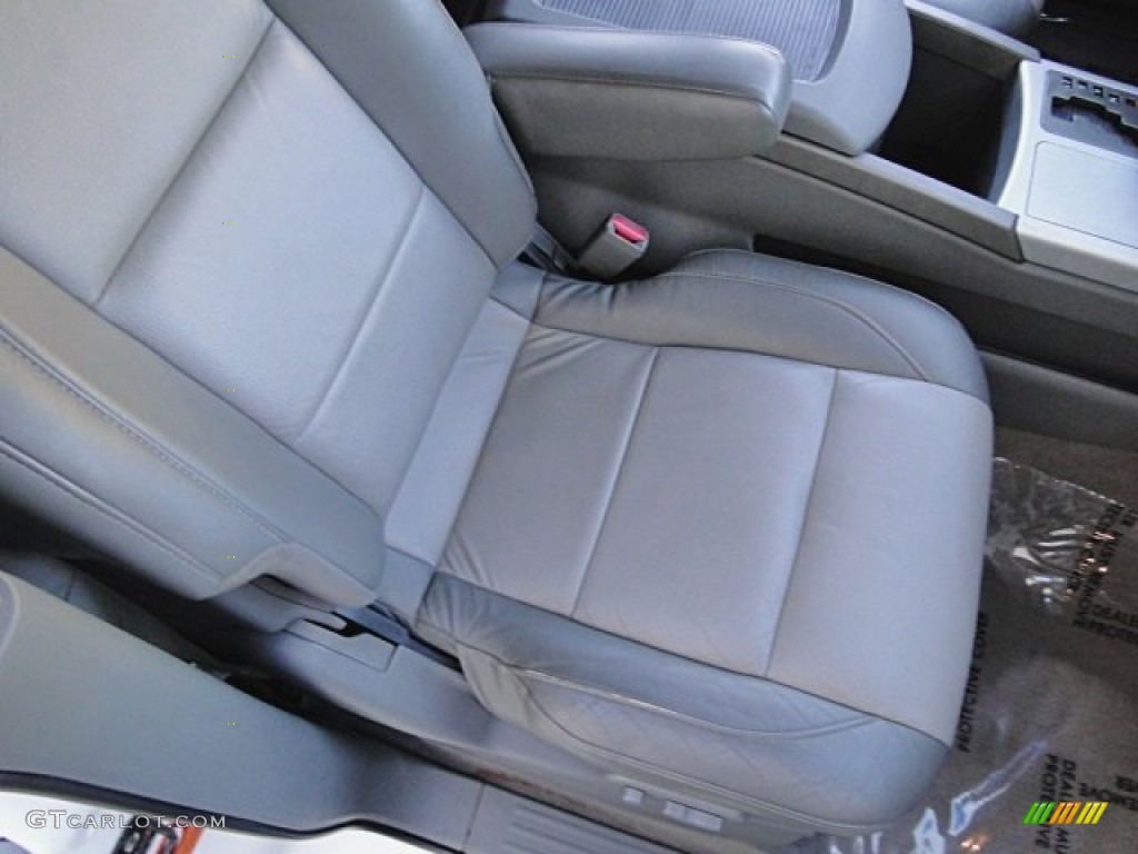 2006 Titan LE Crew Cab 4x4 - White / Graphite/Titanium photo #11