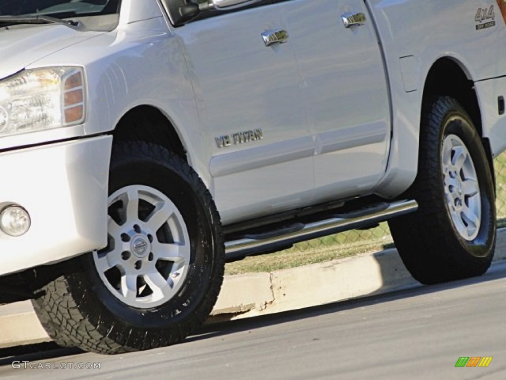 2006 Titan LE Crew Cab 4x4 - White / Graphite/Titanium photo #27