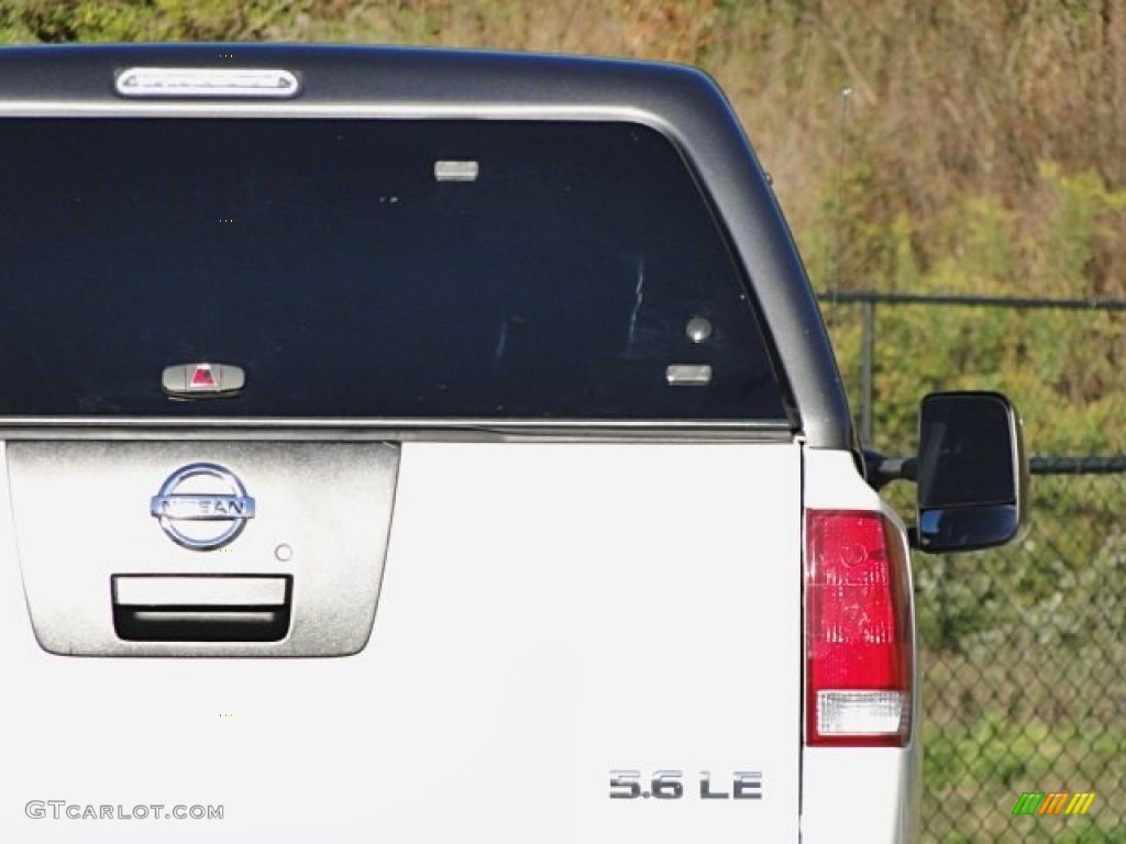 2006 Titan LE Crew Cab 4x4 - White / Graphite/Titanium photo #32