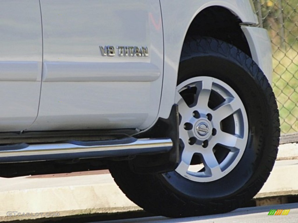 2006 Titan LE Crew Cab 4x4 - White / Graphite/Titanium photo #35