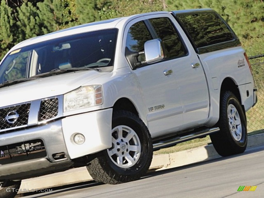 2006 Titan LE Crew Cab 4x4 - White / Graphite/Titanium photo #44