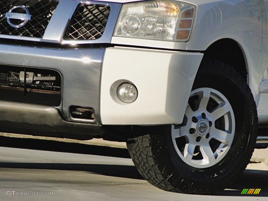 2006 Titan LE Crew Cab 4x4 - White / Graphite/Titanium photo #46