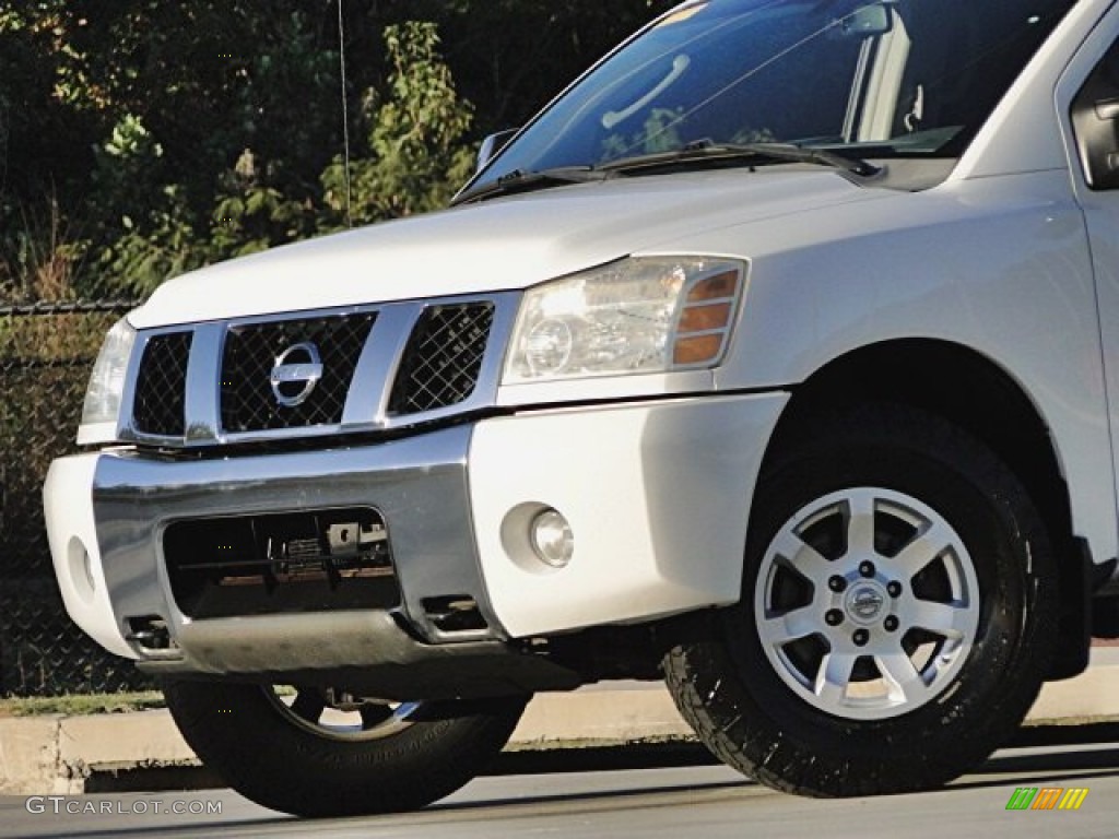 2006 Titan LE Crew Cab 4x4 - White / Graphite/Titanium photo #48