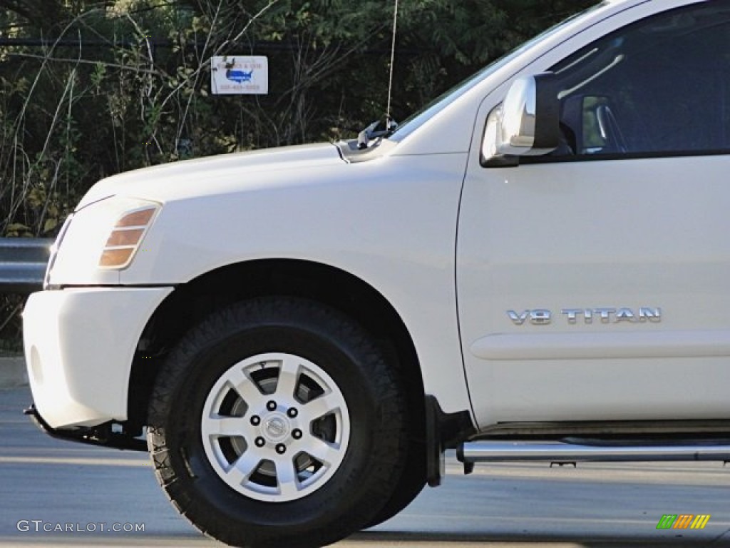 2006 Titan LE Crew Cab 4x4 - White / Graphite/Titanium photo #50