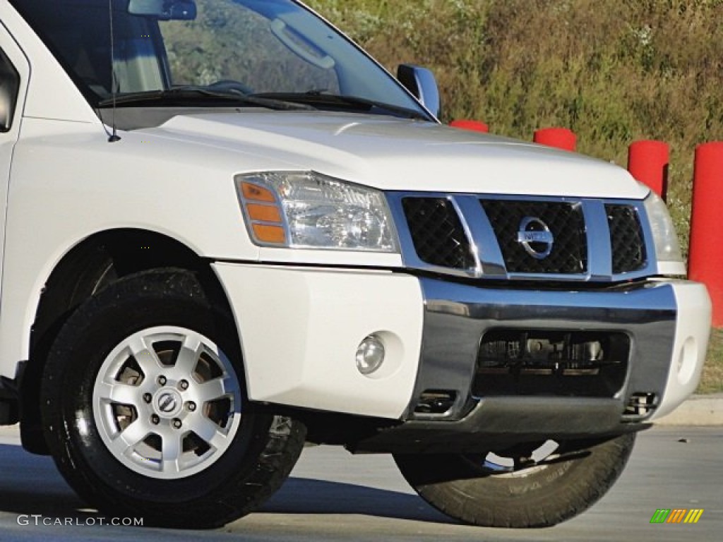 2006 Titan LE Crew Cab 4x4 - White / Graphite/Titanium photo #53