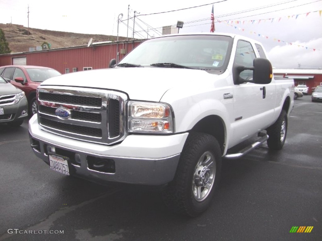 2005 F350 Super Duty Lariat SuperCab 4x4 - Oxford White / Medium Flint photo #3