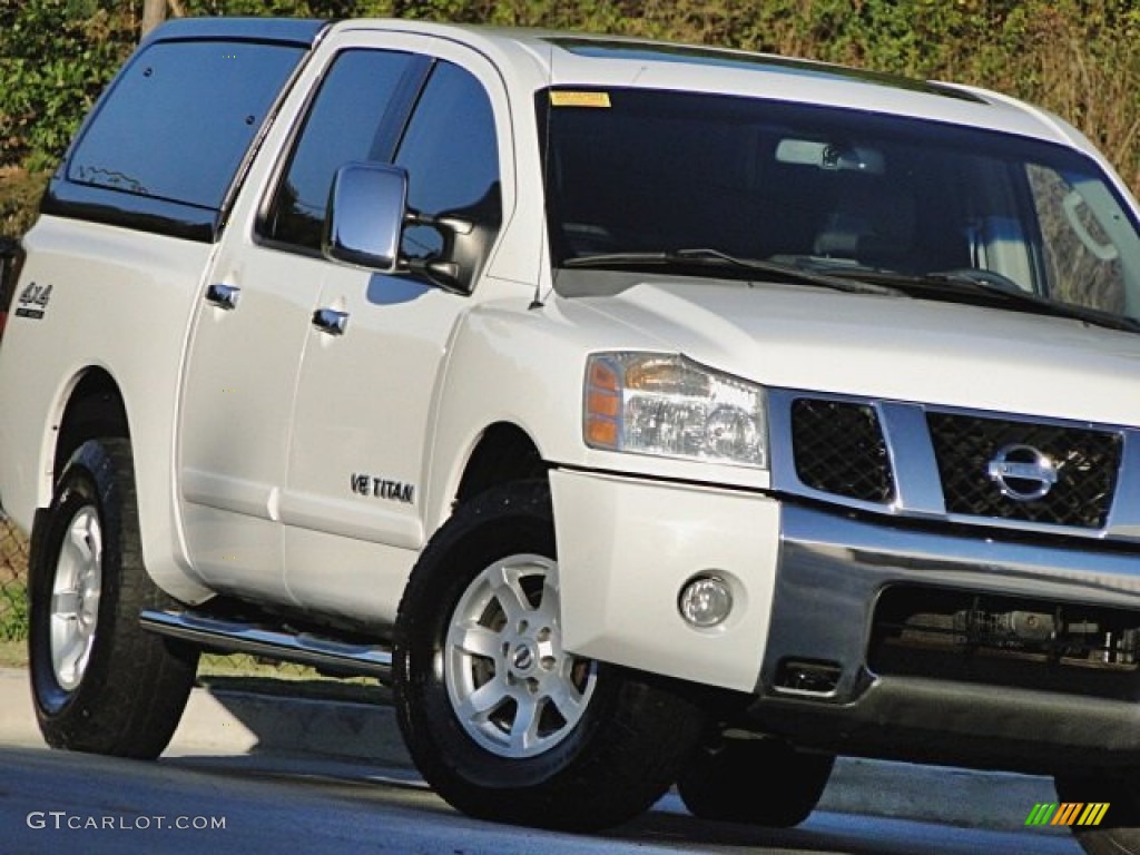 2006 Titan LE Crew Cab 4x4 - White / Graphite/Titanium photo #57