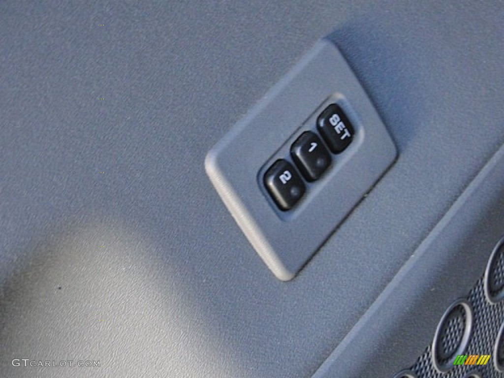 2006 Titan LE Crew Cab 4x4 - White / Graphite/Titanium photo #60