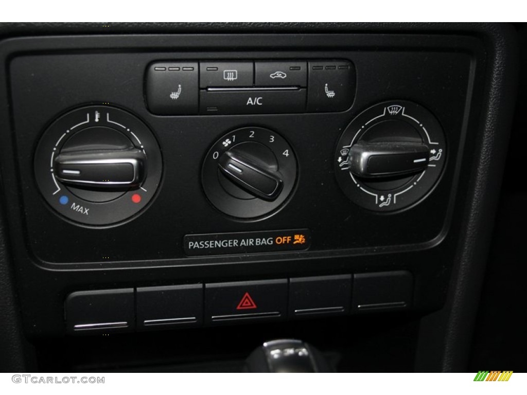 2014 Volkswagen Beetle R-Line Convertible Controls Photo #98468940