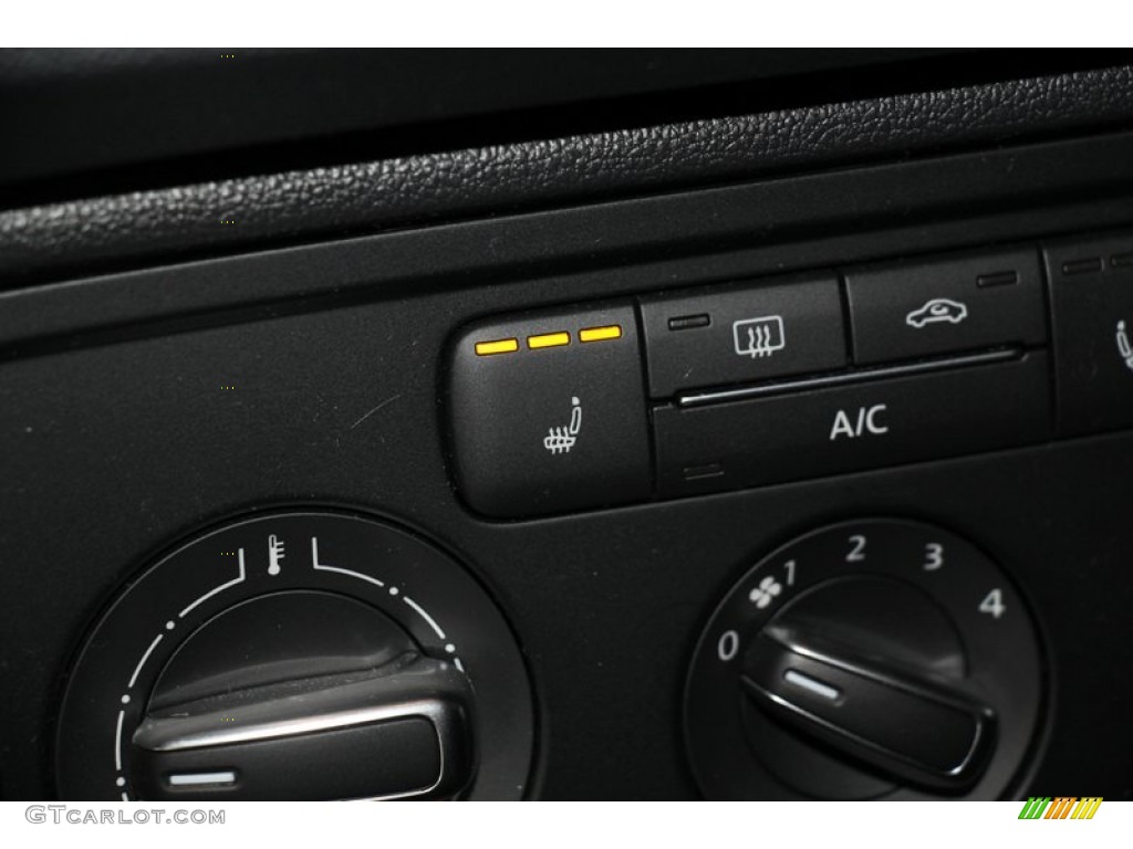 2014 Volkswagen Beetle R-Line Convertible Controls Photos