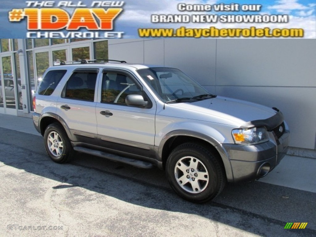 2005 Escape XLT V6 4WD - Silver Metallic / Medium/Dark Pebble Beige photo #1