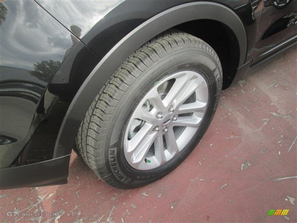2015 Explorer FWD - Tuxedo Black / Medium Light Stone photo #3