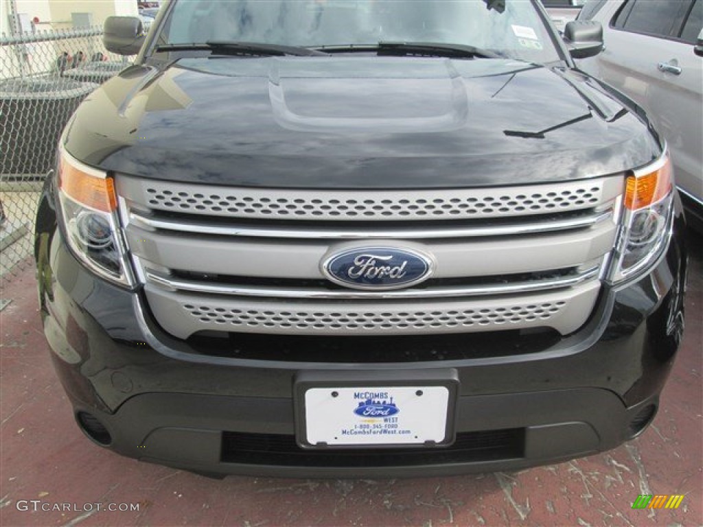 2015 Explorer FWD - Tuxedo Black / Medium Light Stone photo #4