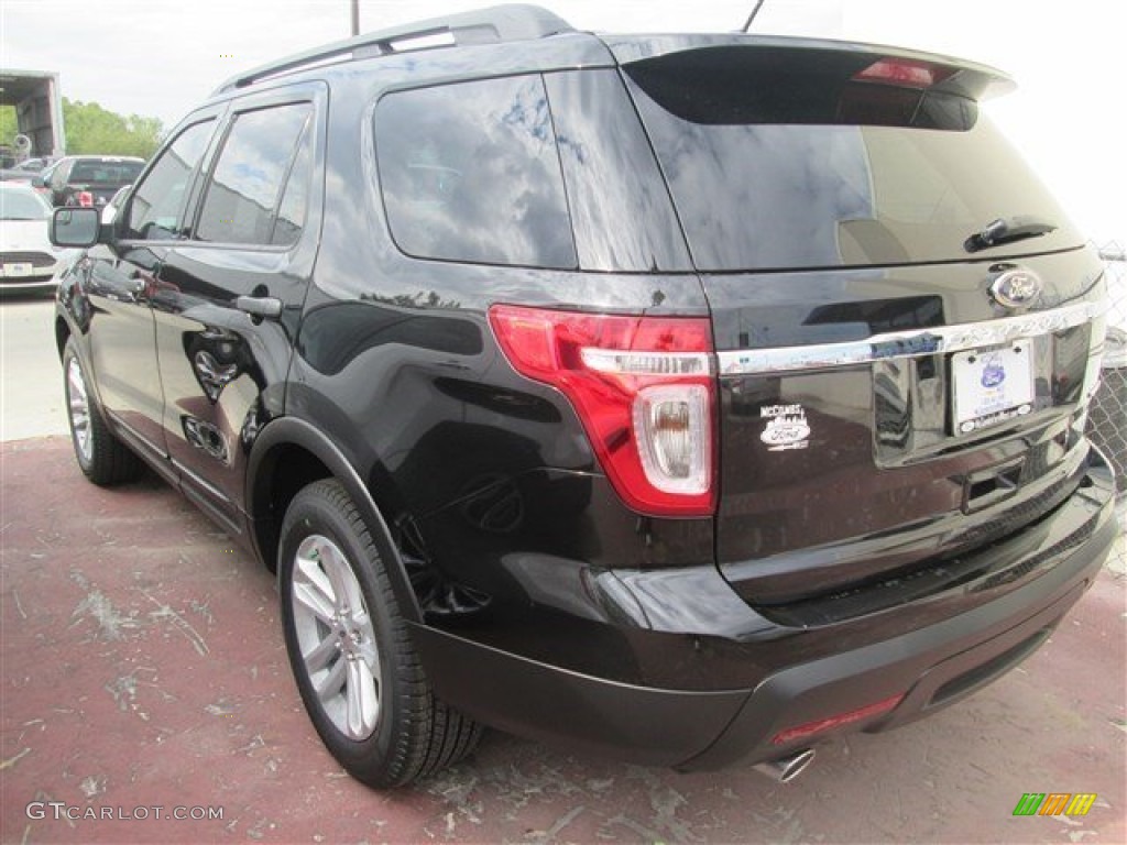2015 Explorer FWD - Tuxedo Black / Medium Light Stone photo #12