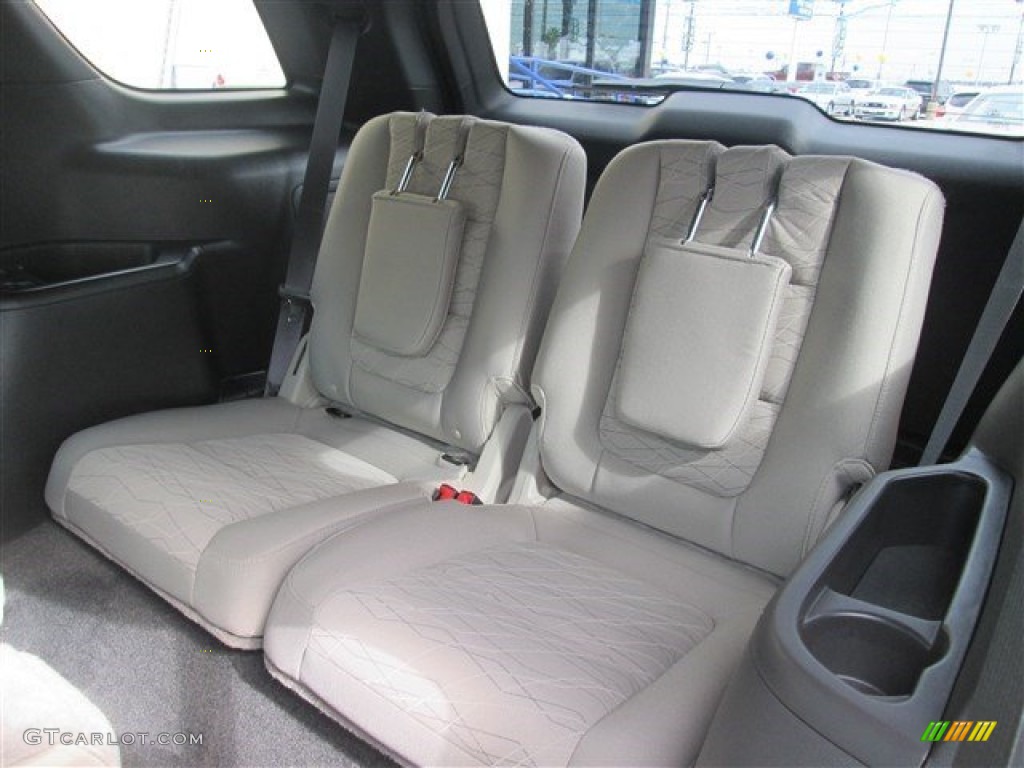 2015 Explorer FWD - Tuxedo Black / Medium Light Stone photo #15