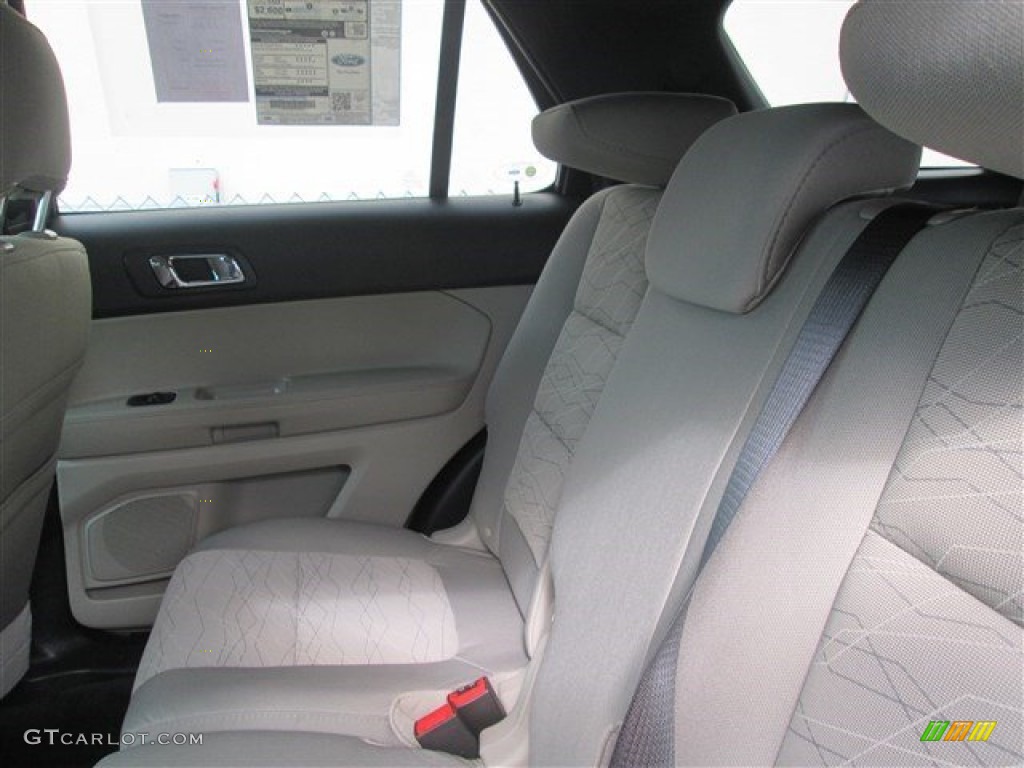 2015 Explorer FWD - Tuxedo Black / Medium Light Stone photo #16