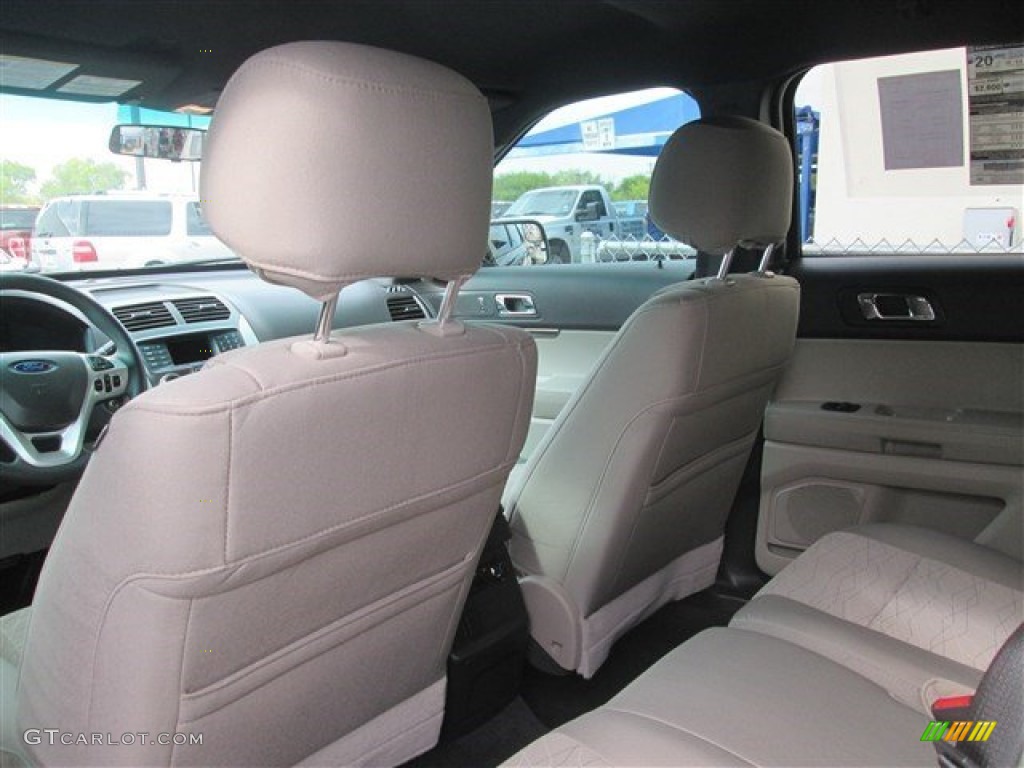 2015 Explorer FWD - Tuxedo Black / Medium Light Stone photo #17