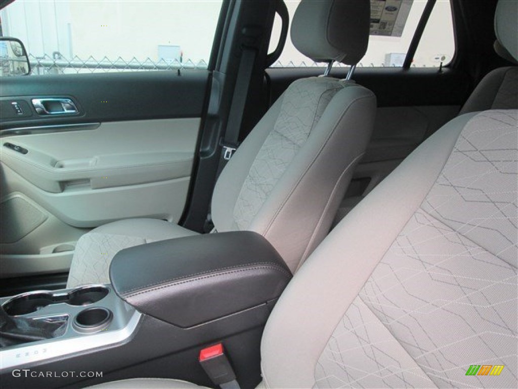 2015 Explorer FWD - Tuxedo Black / Medium Light Stone photo #18