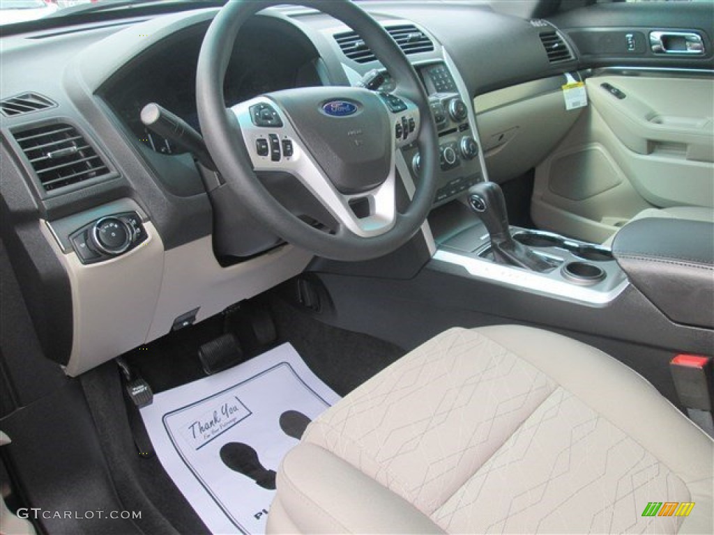 2015 Explorer FWD - Tuxedo Black / Medium Light Stone photo #20