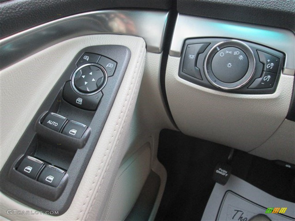 2015 Explorer FWD - Tuxedo Black / Medium Light Stone photo #22
